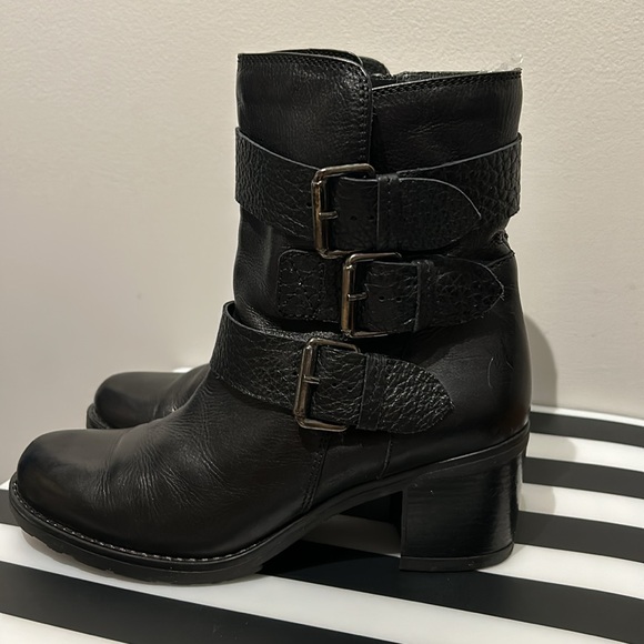Clark’s Artisan Boots - Picture 3 of 6
